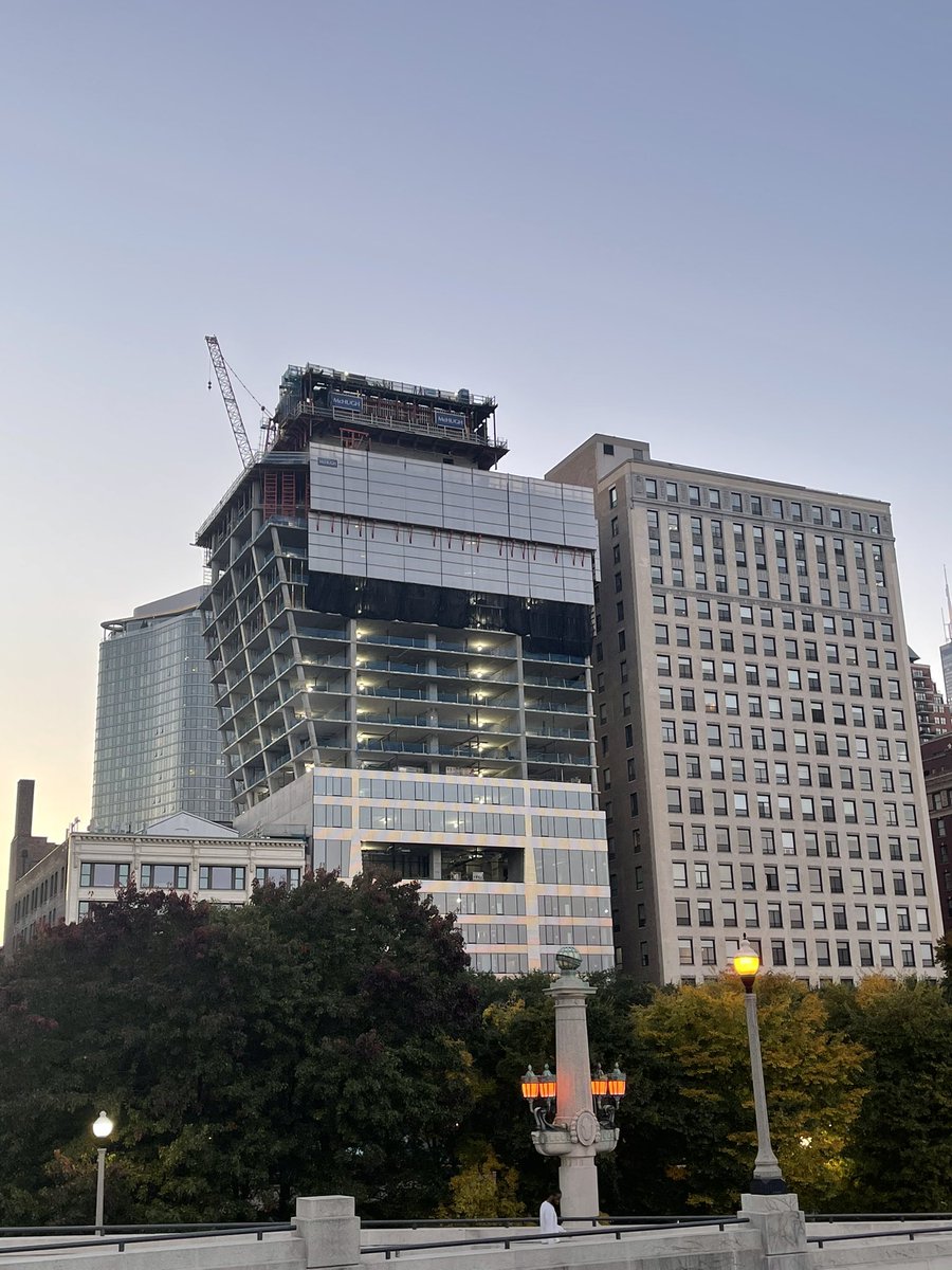 chicagosamir's tweet photo. The bend of 1000M on S Michigan well under construction - a legacy of the late Helmut Jahn which will decorate the periphery of Grant Park. Building cantilevers over a smaller #Chicago landmark building to use adjacent air rights. https://t.co/AzFqrocz4C