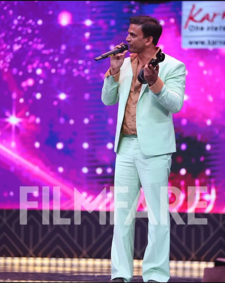 Rudra66024492's tweet photo. @filmfare #parlee #Bangalore ಬೆಂಗಳೂರಿನಲ್ಲಿ ನೆಡೆದ filmfare award  congratulations✨✨🎉 team  @Dhananjayaka @dir_shankarguru  @amrutha_iyengar @vasukivaibhav  don't miss next release date 21october @headbushmovie   ನಿಮ್ಮ ನೆಚ್ಚಿನ ಚಿತ್ರಮಂದಿರದಲ್ಲಿ https://t.co/32TE6IOM6S