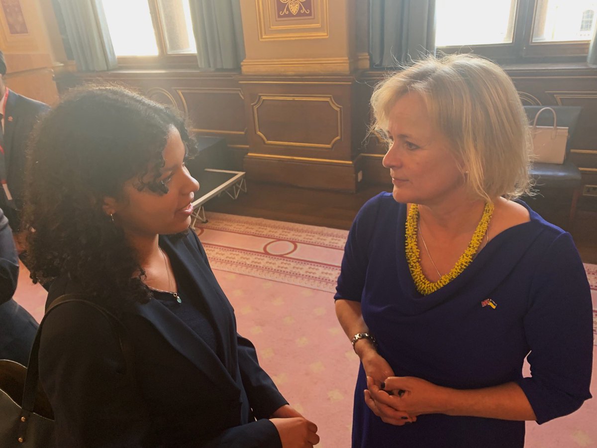 finlandinuk's tweet photo. The day continued at the @FCDOGovUK, where our #AmbassadorForADay met with HRH Princess Beatrice of York and Minister of State for Development @vickyford!
#DayOfTheGirl #FriendsofGenderEqualityGroup https://t.co/YpuJaVbExs