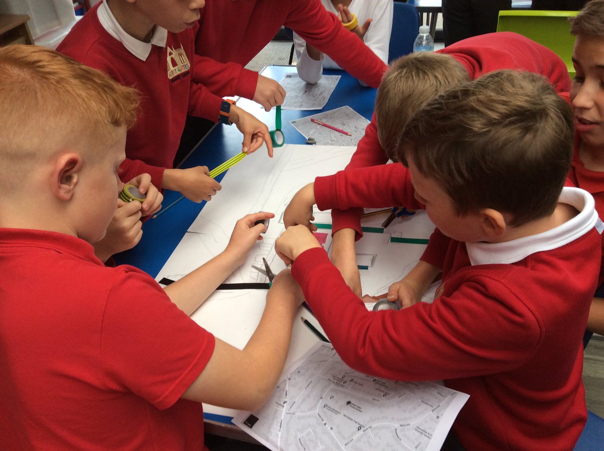 abbeygatesuk's tweet image. Last Tuesday, Years 6 and 3 took part in a poetry and an art/geography workshop which was delivered by Newstead Abbey and focused on ‘Mapping the Local Area’. The children showed excellent cooperations and creativity within these two sessions.