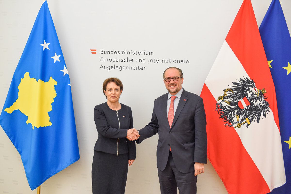 gervallaschwarz's tweet photo. 🇦🇹 ist ein verlässlicher Freund für 🇽🇰.
Herzlichen Dank, lieber Alexander @a_schallenberg, für ein weiteres gutes Gespräch unter Freunden zu wichtigen bilateralen Fragen und zu Frieden und Stabilität in Europa. Danke für die 🇦🇹 Unterstützung für 🇽🇰 und unseren Weg in die 🇪🇺. https://t.co/hXZuSVccGU