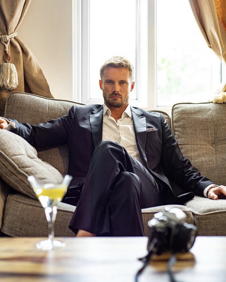 Bradley_JamesX's tweet image. Happy birthday to this king amongst men!! 39 today and ageing like a fine wine 👑 @BradleyJames