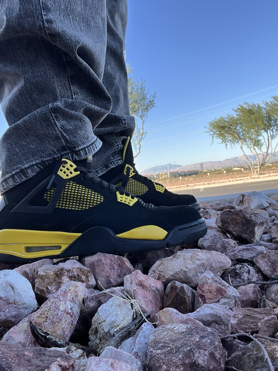 #taxituesday🚕 #kotd #retro4 #BlackAndYellow