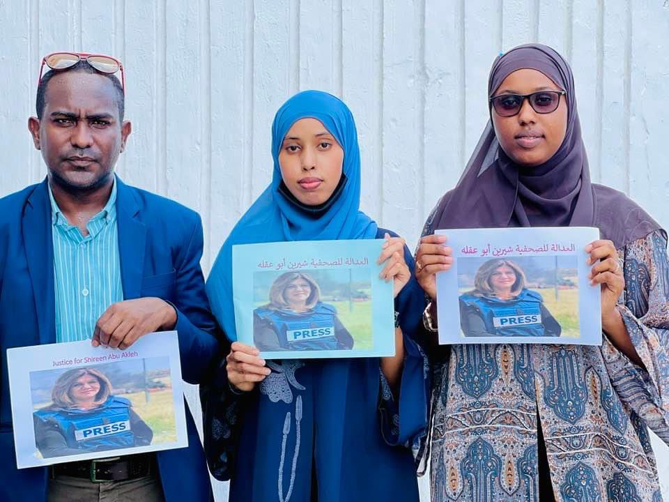 #Free <a href="/Cabdalleaxmed/">Abdalle Ahmed Mumin</a> u doodihii xoriyada iyo xuquqda saxaafada soomaaliyed iyo garabka kaliya ay maanta heysteen warbaahibta soomaaliyed dhiira galin aqoon kordhin 

maskax iyo qibrad intaba 🙏.
Free xoghayaha guud ee ururka suxufiyiinta soomaaliyed - SJS