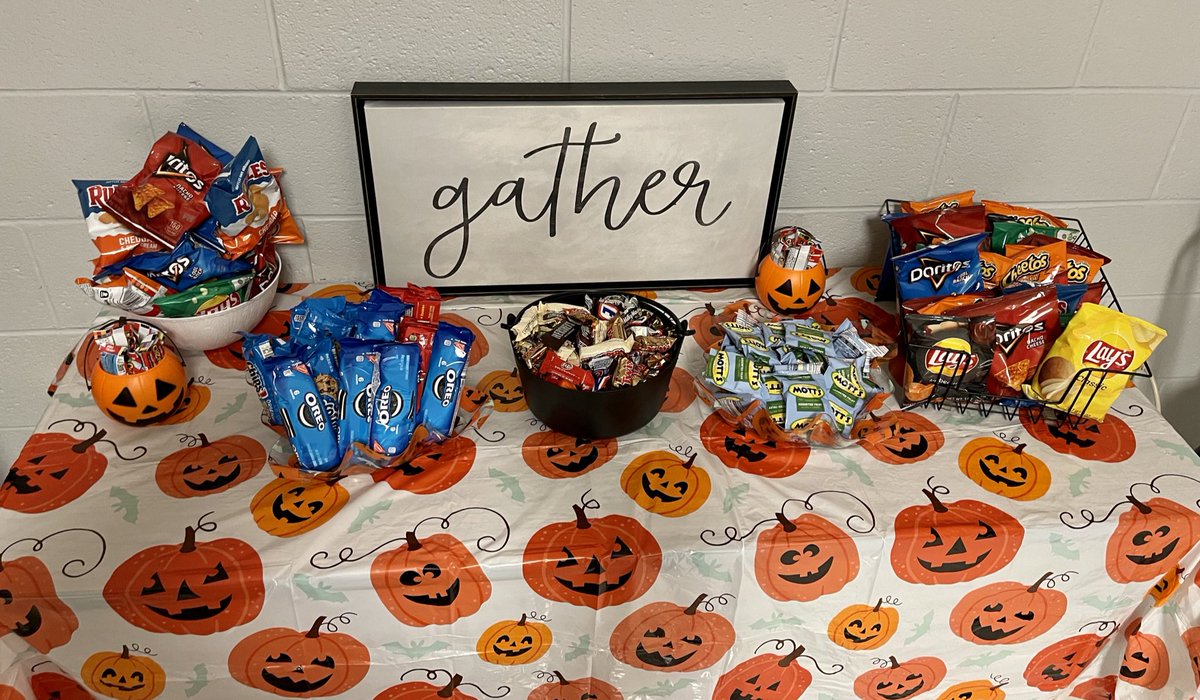 Brittney Williams (@momwifeteach8) on Twitter photo Set up the ⭐️Snack Bar⭐️ for the lovely <a href="/EllisSoars/">Ellis Explorers</a> staff; Courtesy of the SpEd/Pre-K Team 🫶🏾
Not pictured: Cases of Diet Coke 🥤🤣 #TeacherLife Set up the ⭐️Snack Bar⭐️ for the lovely <a href="/EllisSoars/">Ellis Explorers</a> staff; Courtesy of the SpEd/Pre-K Team 🫶🏾
Not pictured: Cases of Diet Coke 🥤🤣 #TeacherLife