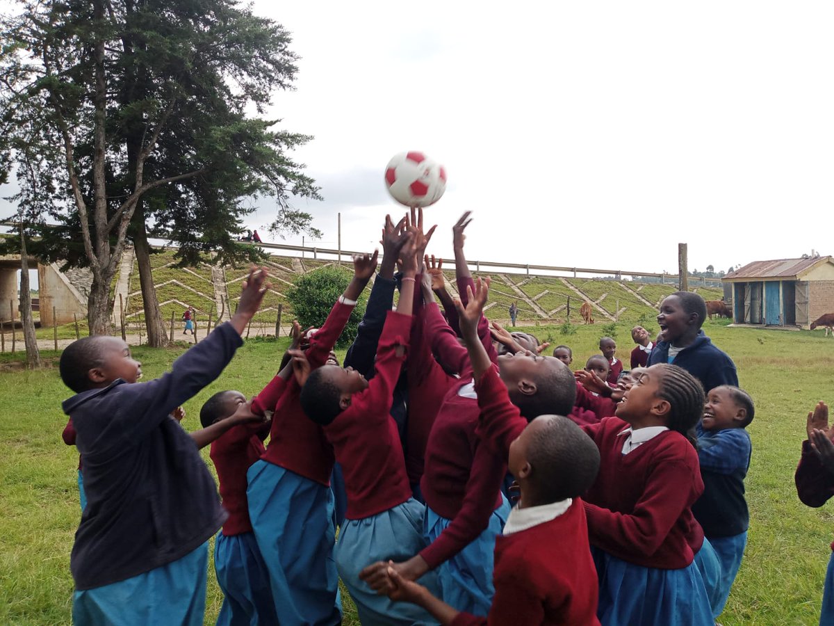 BcwRose's tweet image. Celebrating #InternationalDayOfTheGirl at schools in Londiaini today #ShiningALightOnInequality talking about all that girls can be.   #NothingWillStopMe #IDG2022