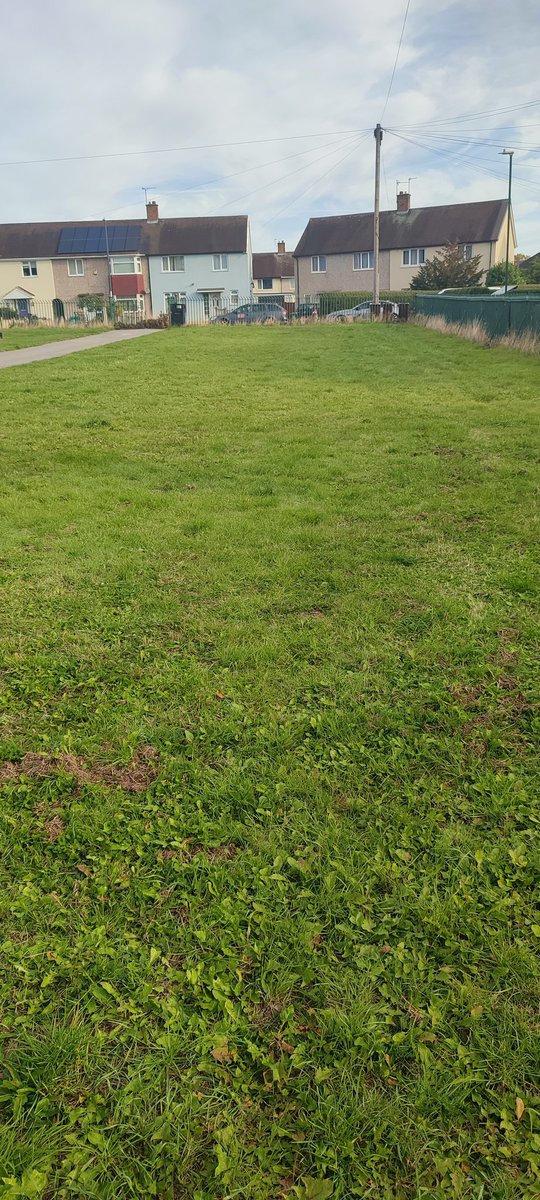 Weekly inspection and clean ups to keep our parks clean and free from litter in Clifton East. #workinghardforclifton <a href="/CllrMariaWatson/">Cllr Maria Watson</a> <a href="/CllrKevinClarke/">kevin clarke</a>