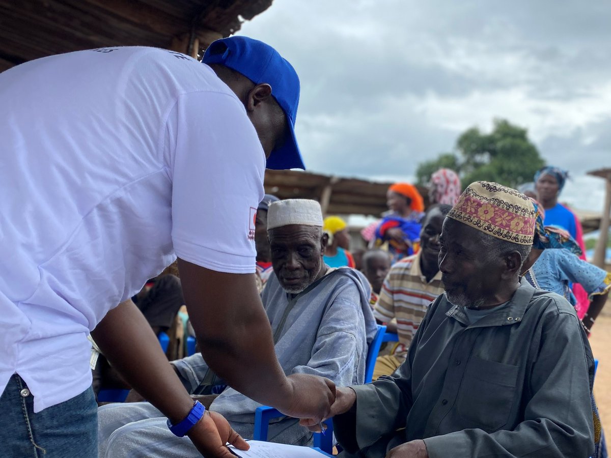 OIMCotedIvoire's tweet photo. L'OIM a appuyé les autorités locales de la région du Folon dans la promotion du dialogue intercommunautaire à travers le renforcement des capacités techniques et matérielles de quatre comités locaux de paix.
#Safemigration #RECOSOC #AmbassadeduJapon @UNmigration @IOMROWCA https://t.co/9YBhHCDyCp