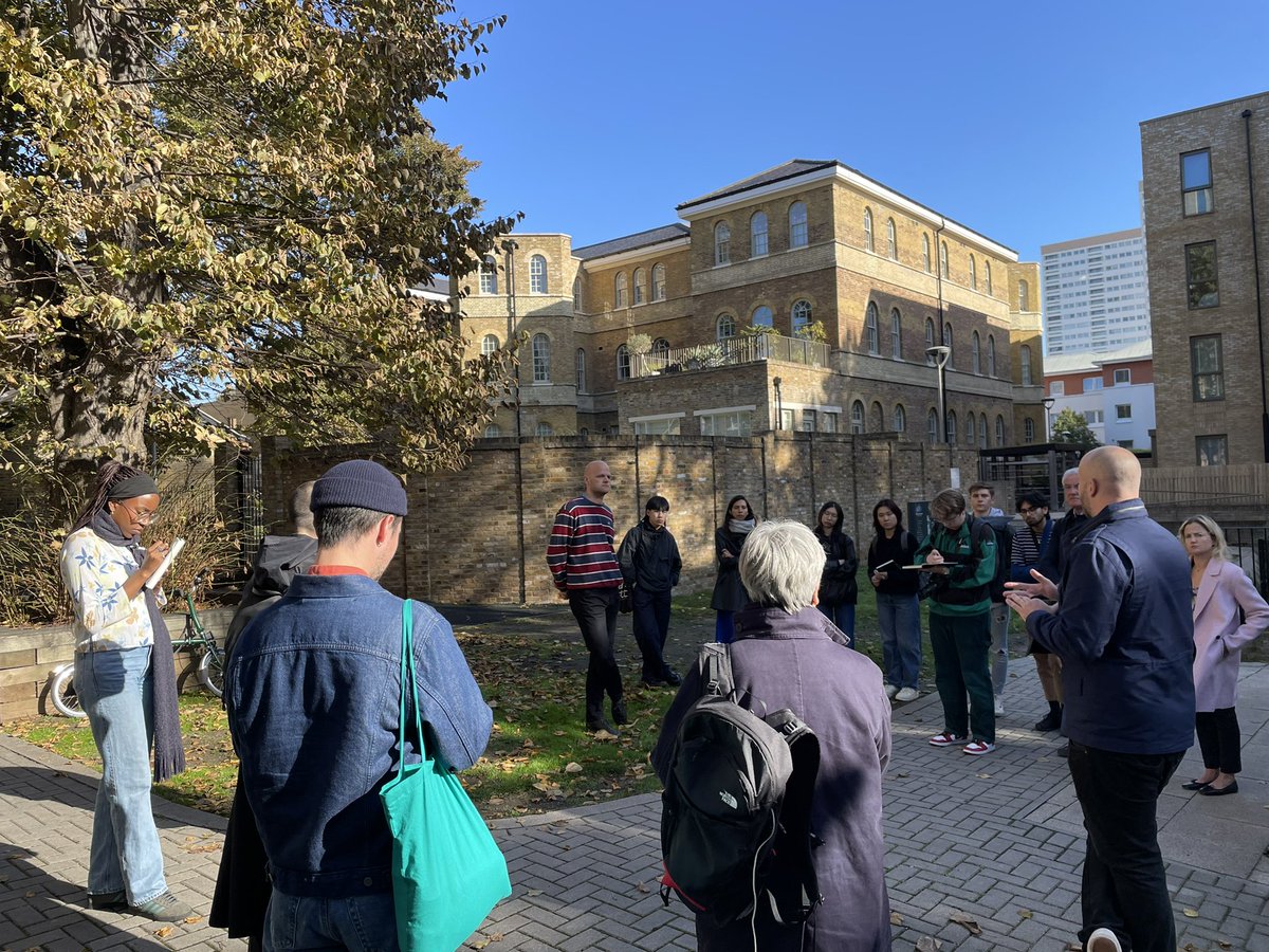 Delighted to show teachers & students from @TheBartlettUCL Studio 2C around @jtp_placemaking St Clements, Bow today. Thank you to @Dave___Smith for sharing the story of the @LondonCLT homes there. jtp.co.uk/projects/st-cl…