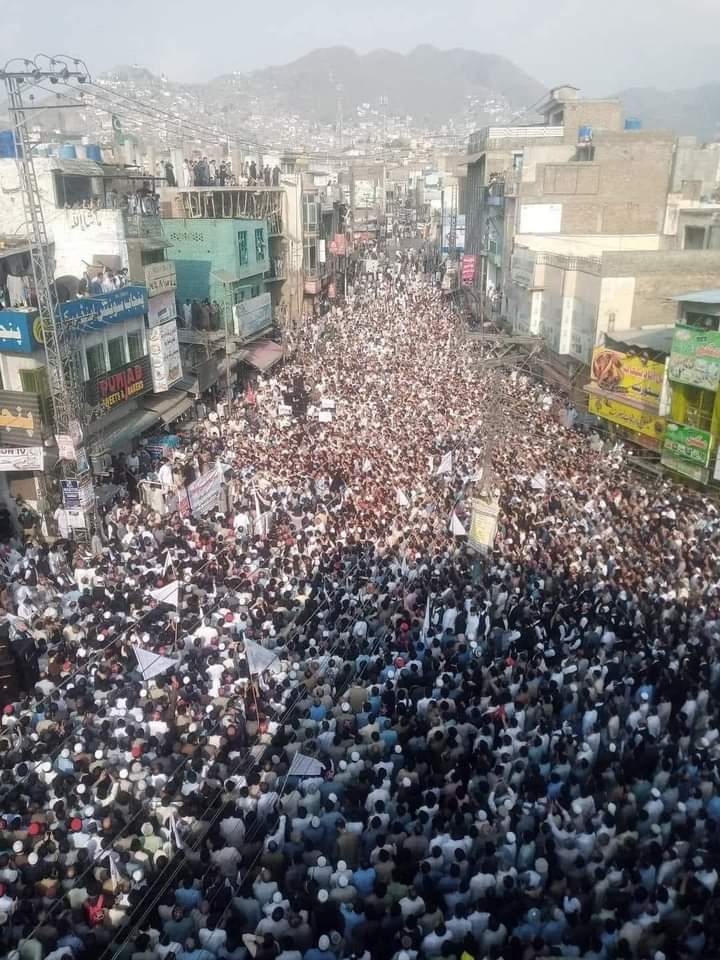 GhaznaweM's tweet photo. پښتون امن غواړي
#SwatSitIn 
#PashtunLivesMatter https://t.co/Fwq0sq0ELB