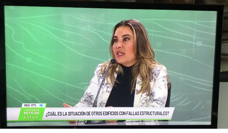 aecheverri3's tweet photo. Hoy en @Teleantioquia en Sala de Resaccion la concejala @LinaGarciaGanan hablando de los #edificiosenfermos y la implosion de #continentaltowers https://t.co/nf8vZu0RQX
