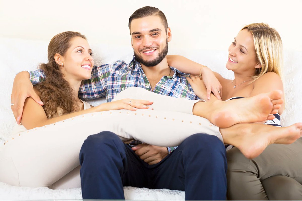 SwingTowns's tweet photo. Six Benefits of Polyamorous Relationships https://t.co/A8roXNZSBp  #communication #doctor #lifestyle #lifestyles #multiplepartner #mutiplepartners #opencommunication #poly #polyamorous #polyamory https://t.co/3U4pMy15dE