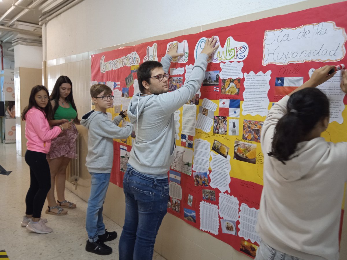 IESAcebuche's tweet photo. #IES #Acebuche #Proa + #Transformate #Trabajp #Cooperativo Nuestros alumnos de 3 diversificación trabajan en un proyecto de intercambio cultural conmemorando el 12 de Octubre día de la Hispanidad https://t.co/J6Uz1XWYwa