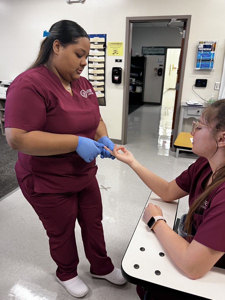 weareoTECH's tweet photo. Our Medical Assisting students at Poinciana Campus working hard yesterday!! 

Don't forget we have programs starting in January, less than 3 months away! Visit one of our campuses today!

#weareoTECH #GetThereFL #SkillUpOsceola #everystudentfutureready https://t.co/FD4qb6iLmk