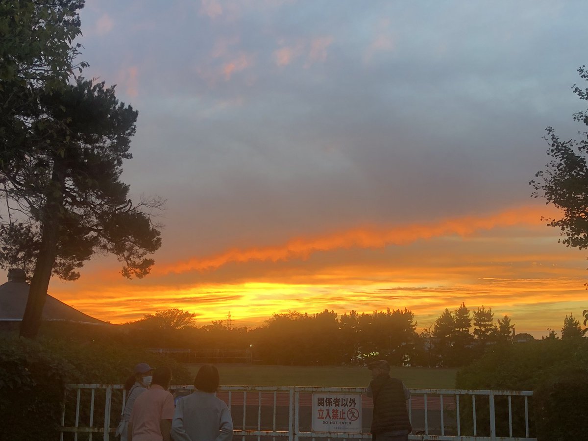 a_19871216's tweet photo. 夕焼けがとても綺麗��した✨️
iPhoneカメラだと伝わりづらい(　˙-˙　) https://t.co/u1n3NT05Ep
