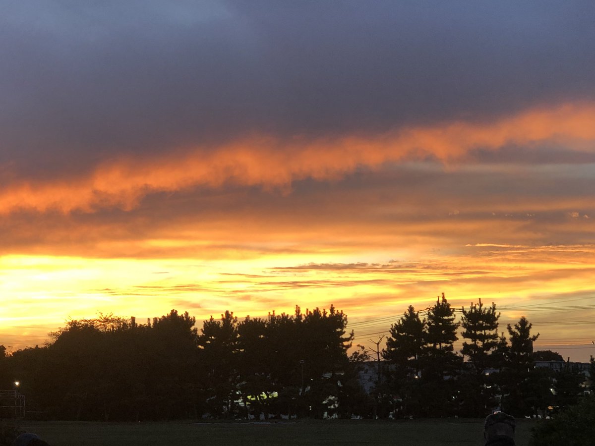a_19871216's tweet photo. 夕焼けがとても綺麗��した✨️
iPhoneカメラだと伝わりづらい(　˙-˙　) https://t.co/u1n3NT05Ep