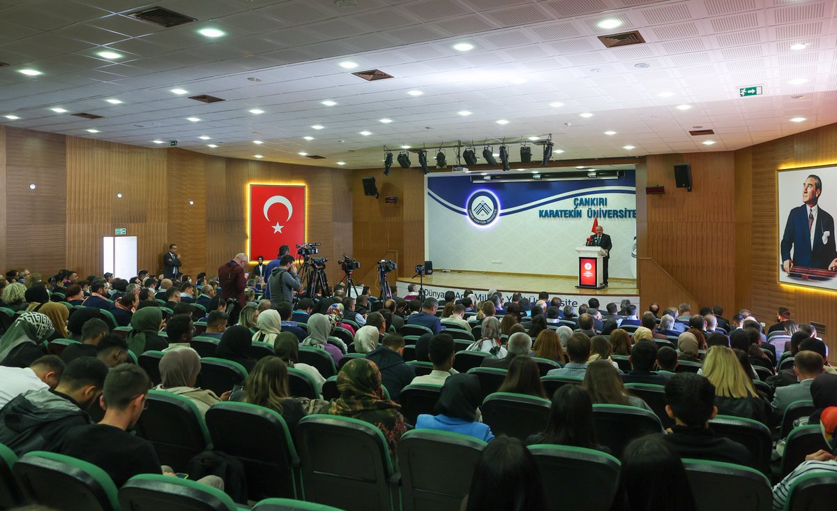 TBMM Başkanı Mustafa Şentop, Çankırı Karatekin Üniversitesi 2022-2023 Akademik Yılı Açılış Töreni'ne katıldı. 

Şentop, yeni akademik yılın, öğrencilere ve tüm üniversite camiasına hayırlı olmasını diledi.