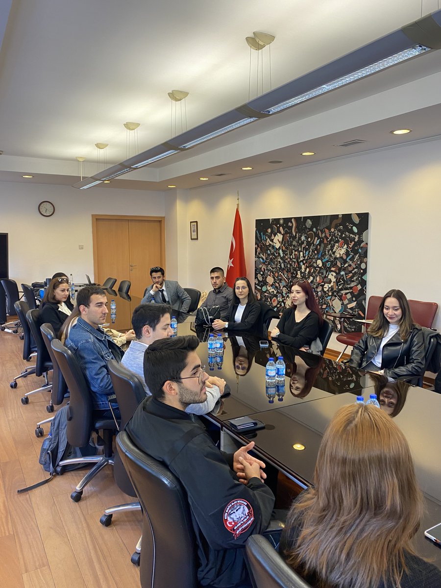 SAM_MFA's tweet photo. Bugün, Ankara Hacı Bayram Veli Üniversitesi'nden değerli öğrencilerimizi Bakanlığımızda konuk ettik; Başkanlığımız faaliyetleri, ADF ve staj imkanları hakkında keyifli bir sohbet gerçekleştirdik. https://t.co/CuQdTKbK7B