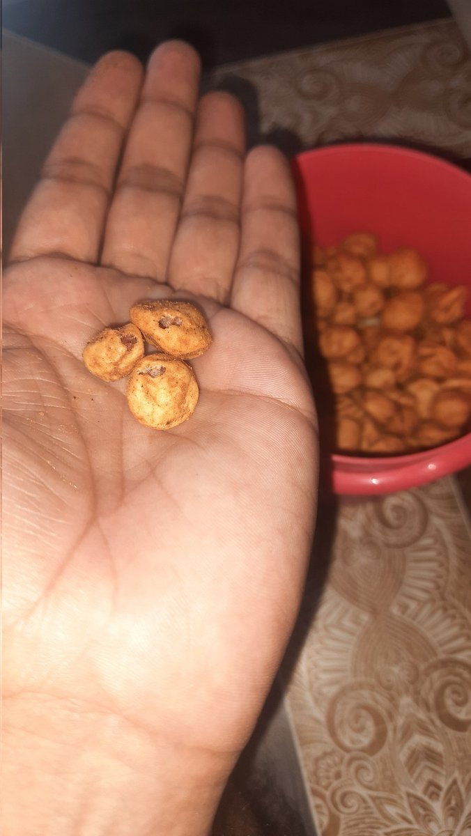rishabh532's tweet photo. @HaldiramSnacks has been trusted &amp; favourite brand since childhood &amp; I was shocked when we bought this packet today &amp; found insects in them. When I found the customer care number &amp; called them on the mentioned number,number was not valid.
#emotions &amp; #trust broken. https://t.co/DvoYORIc6e