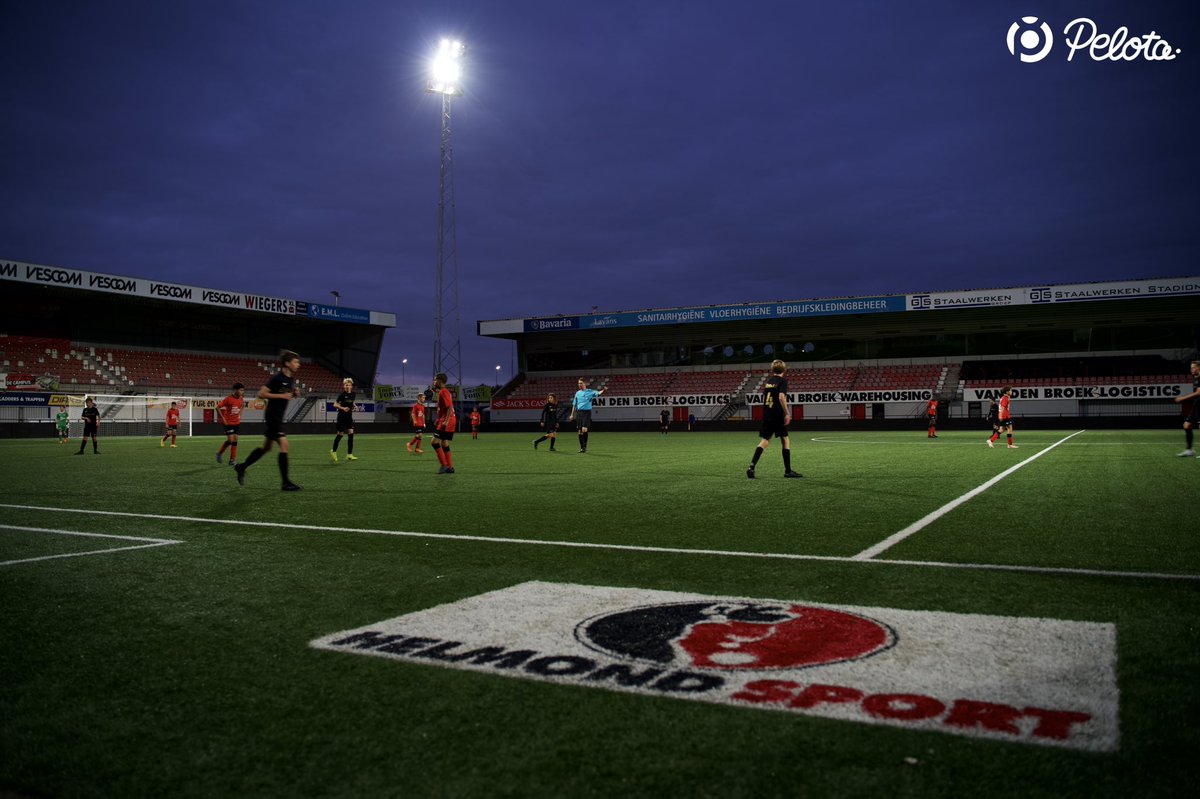 Pelota_Academy's tweet image. Mooie en leerzame avond uit bij Helmond Sport. Techniek, grinta en goals!  pelota.nl/op-bezoek-bij-… | #talentontwikkeling #helmondsport #grinta