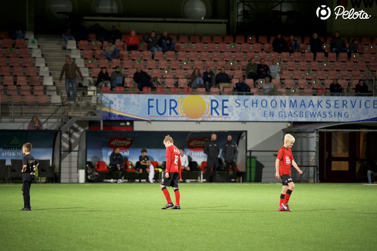 Pelota_Academy's tweet image. Mooie en leerzame avond uit bij Helmond Sport. Techniek, grinta en goals!  pelota.nl/op-bezoek-bij-… | #talentontwikkeling #helmondsport #grinta