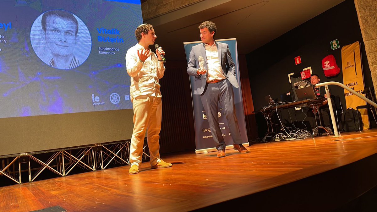 EVotingGlobal's tweet photo. #EVoting ganó ayer en Colombia 🇨🇴 la competencia de startups y scaleups en el #Tech4Democracy Venture Day Latinoamérica,  que premia las tecnologías que más promueven el ejercicio de la democracia.

Agradecemos a @IEuniversity y @StateDept por este reconocimiento. https://t.co/ocEyz1ca8l