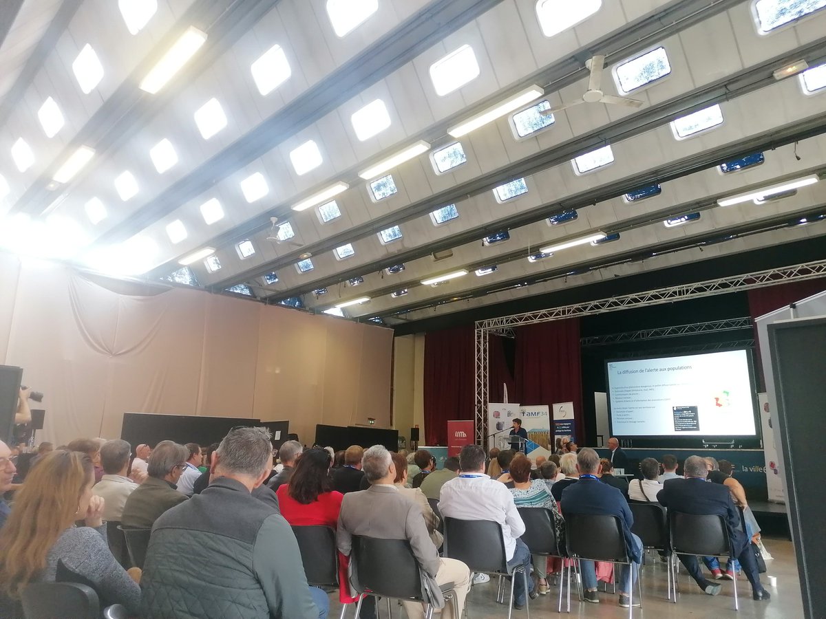 #RésilienceTour 🚩Frontignan Partie 2️⃣
Les multiples facettes d'une #Crise  de  <a href="/Prefet34/">Préfet de l'Hérault 🇫🇷</a>
1️⃣Une crise ça s'anticipe
↪️Quels aléas ?
2️⃣Ça se planifie
↪️ #ORSEC #NOVI #PPI
✅Zoom sur les rôles du Maire #PCS #COS et du Préfet #DOS ➕ Échelle zonale #COZ
3️⃣ Diffusion #Alerte