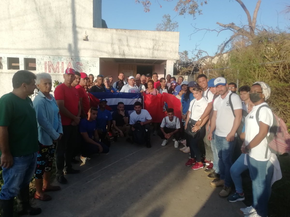MitransCuba's tweet photo. Ya se encuentra en el poblado de Herradura en #PinardelRío junto a @E_RdgzDavila, los jóvenes de #TransporteCuba que participan en las labores de recuperación tras el paso de Ian por este territorio. #FuerzaCuba #CubaViveYTrabaja #ACubaHayQueQuererla https://t.co/1IvsxGyRtp