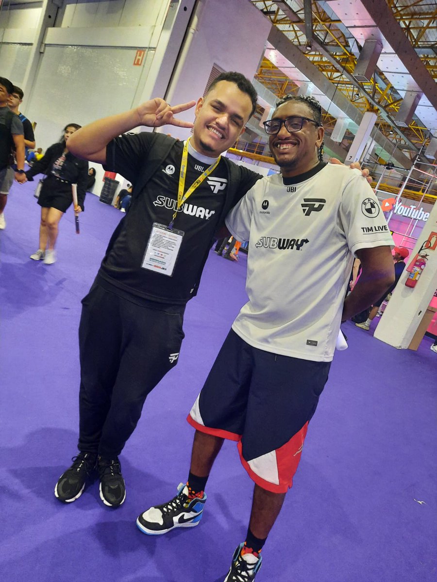 E eu que encontrei o <a href="/Carioklol/">paiN CarioK</a> na BGS e ele curtiu meu cabelo meu deus que dia ❤️

#GoPain <a href="/paiNGamingBR/">paiN Gaming</a>