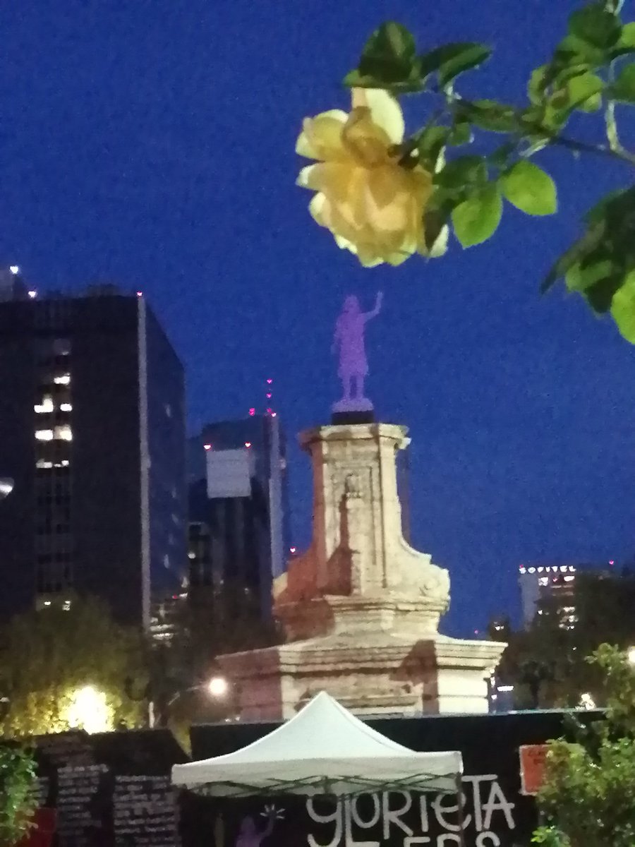 Amanece en la #GlorietaDeLasMujeresQueLuchan hoy podría ser el último día de este oasis construido con puro amor y dignidad, si permitimos que el autoritarismo se imponga. Vengan, acompañen, defiendan como nos han enseñado las mujeres que honra este espacio que es de todas.