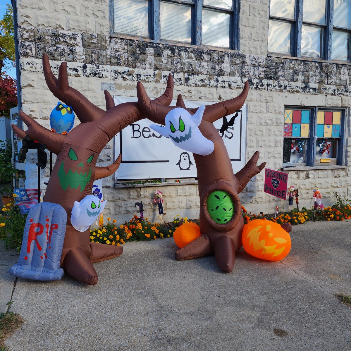 Spooky...Just in time for the Farmers Market Saturday! We can't wait to see what all the vendor's have planned for thr last day! #TEAMYME #BestSyrup #FlavorFactory #Halloween #decorations #Support #shopping #ShopSmall #SupportSmall #womanowned #farmersmarket #buchanan #Sales