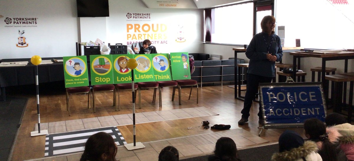 Byronprimarysch's tweet photo. Year 6 learning how to Stay Safe in public. Some very important messages shared today with children. #WestYokshirePolice #WestYorkshireFire #DogsTrust #NorthernPower #RoadSafety https://t.co/rJXJZat9cC
