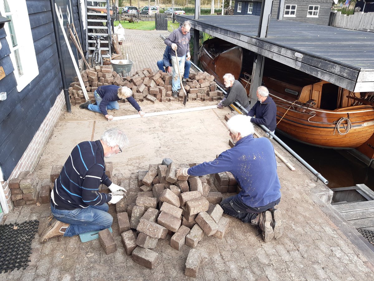 We zijn weer gestart met de winterklussen in en om het Skûtsjemuseum.