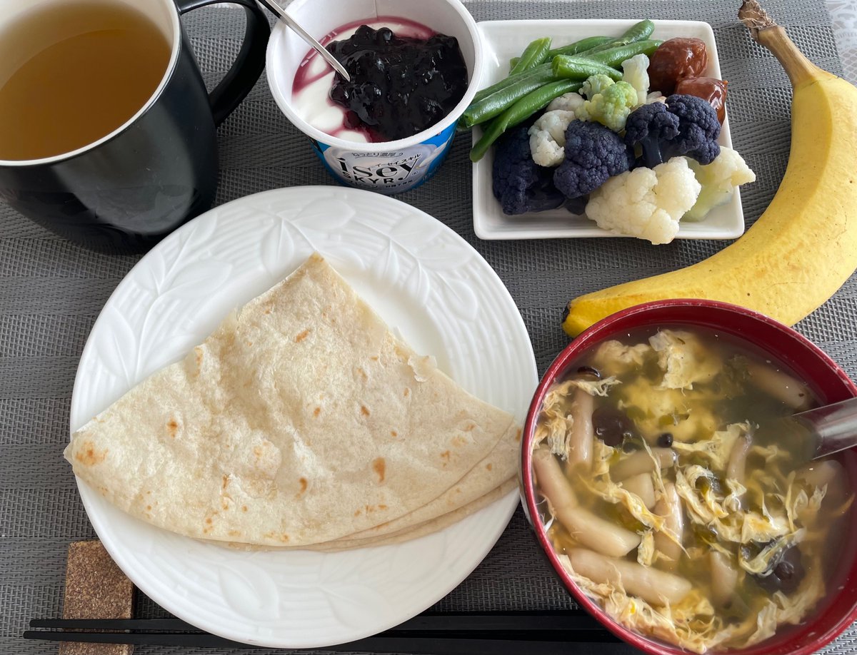 428Hisco's tweet photo. 『 #1日1食 179日目』 
本日の体重測定結果　+0.1kg
スタート時から合計　-11.7kg

【本日の食事】13:45〜14:45

食事は👇写真のとおり

めかぶしめじ卵スープ３杯は飲んだw

家族の夕飯のおかずの唐揚げ2個もつまんだ😅

今も何か食べたい！

1食の量を増やさないと駄目だわ🤣

#オートファジー https://t.co/oCCG5OUQaA