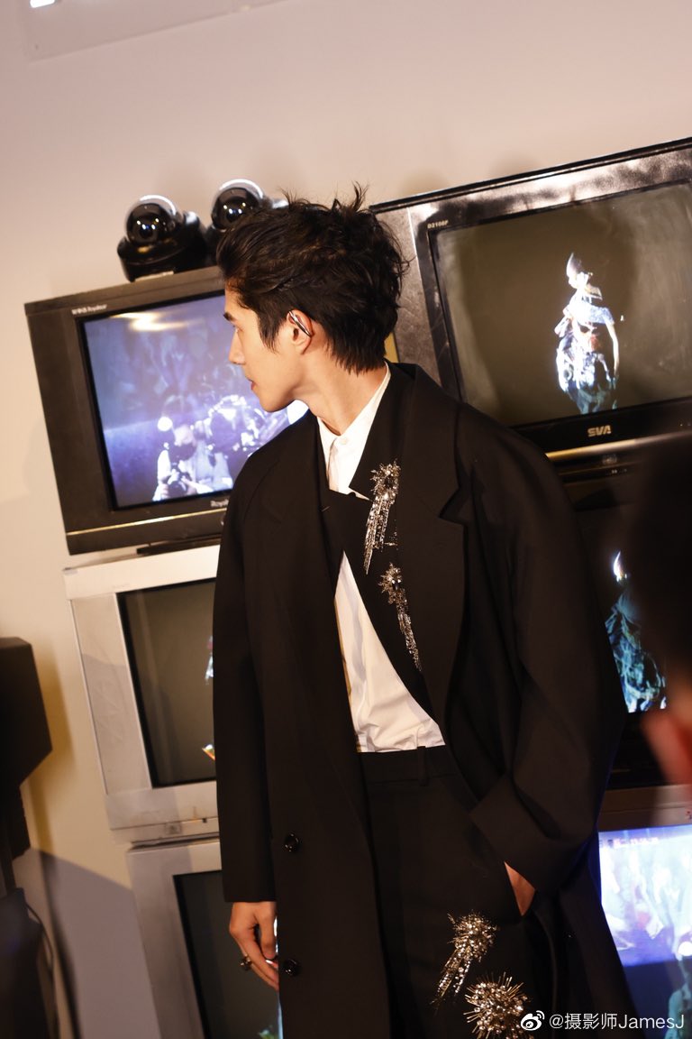 liuhaoran_intl's tweet photo. 221011 Haoran at an Alexander McQueen event in Shanghai 

Cr: 摄影师JamesJ 

#liuhaoran #刘昊然 https://t.co/Ju1fiVhCIF