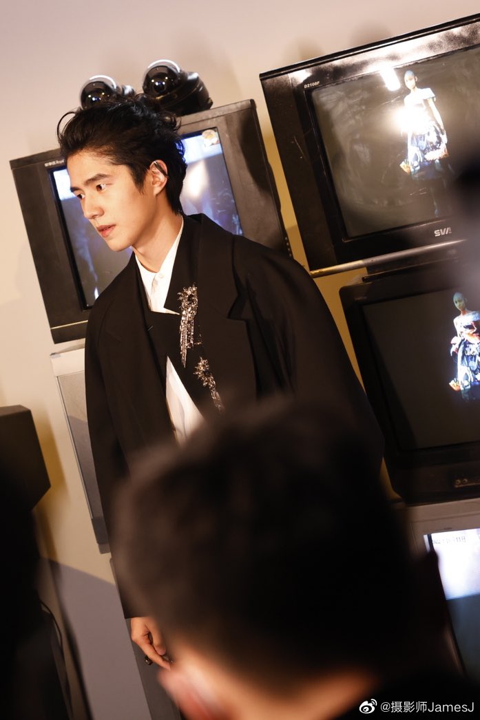 liuhaoran_intl's tweet photo. 221011 Haoran at an Alexander McQueen event in Shanghai 

Cr: 摄影师JamesJ 

#liuhaoran #刘昊然 https://t.co/Ju1fiVhCIF