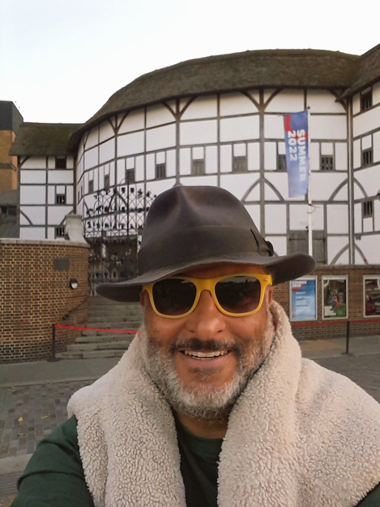 LondonersLondon's tweet photo. My 105th #PaulAtherton's #ALondonersLife - Londoners live to connect. Over moon to give commissioned talk on collaborative working to @TheRSC creative engagement team this AM. Met @MandHShow after my speech with @our_moh team, winning for #SecretMuseum. #LetsGuide #UniquelyLondon https://t.co/BRFmEjvFYu