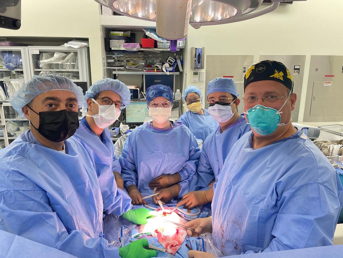 NYUGSOM_SurgRes's tweet photo. #ResidentHighlight
Name: @ErenEsenMD #PGY1
Hometown: Bursa, Turkey
Med school: @iucerrahpasa 
#WhyNYU: To learn from amazing surgeons, produce cutting edge research with brilliant scientists, &amp; teach the best med students in the country
NYC Favs: Exploring new cuisines &amp;cultures! https://t.co/XRHRy8PYgK