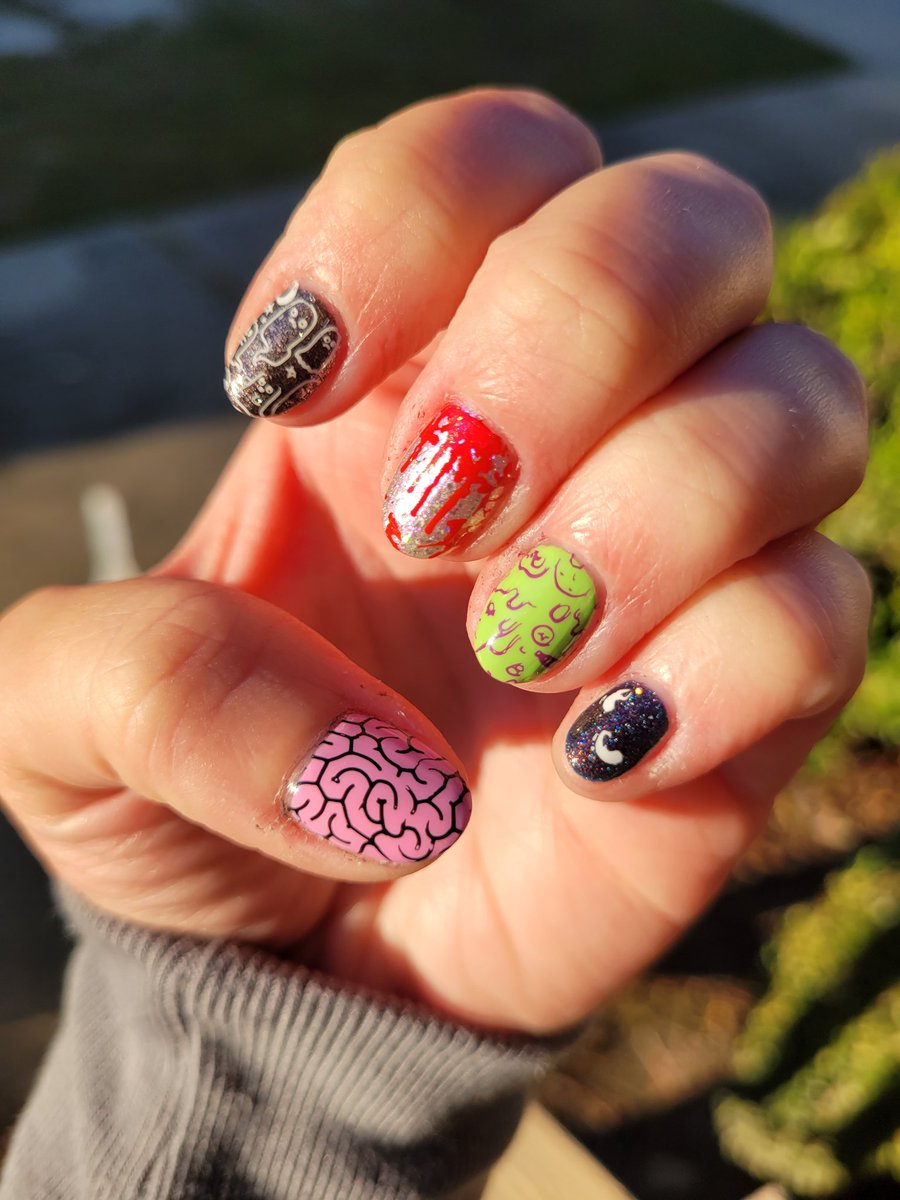 misslaser230's tweet photo. #Halloween #nailart 👻🦇☠️❤️ Base colors: #holotaco what do you pink, heavy metal mix-tape, got cake, here for the payday, and existential crisis. Stamping done with maniology plate M032, straight up black, bam white; @holotaco polishes left on red, work bestie. https://t.co/KLnSyFVCBq
