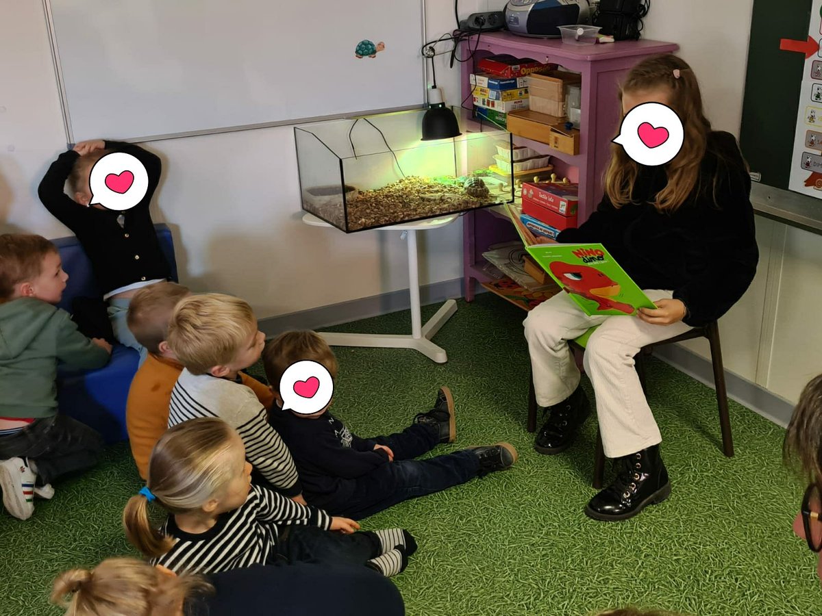 HeryYohann's tweet image. Dans le cadre de notre projet @CardieAmiens 2022-23, ce matin, les CM sont allés lire 2 albums aux élèves de la maternelle. En préparant leur lecture, les grands ont pu travailler leur #fluence : #decodage et mettre le ton. Hâte de recevoir le matériel pour la suite du projet !