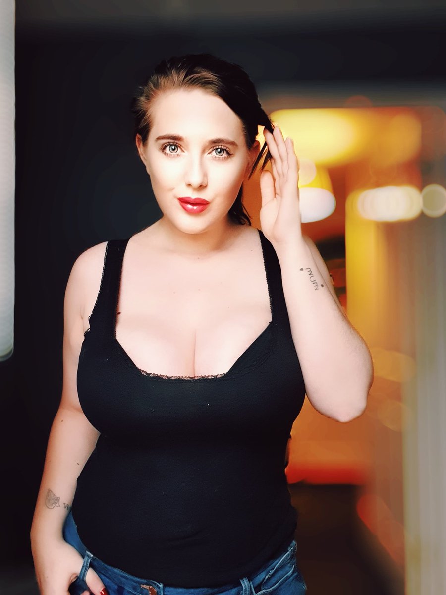 bossbitchbeth's tweet photo. Nothing better than 2 big real squishy godly tits
#titwoship #findom https://t.co/8rbrzd9qfH