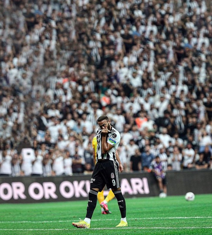 HaberKartali's tweet photo. Cenk Tosun'un paylaşımı: "Aslolan Beşiktaş'tır 🖤🤍" https://t.co/rpAfonmell