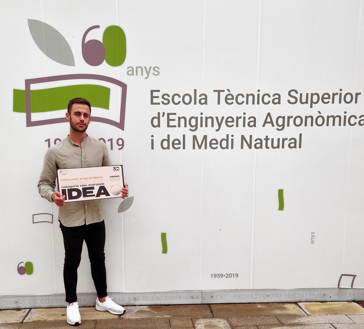 Ana Rodríguez Romano (@anaroromano) on Twitter photo Enhorabuena a <a href="/joseapco2/">Jose Luís Aparicio, PhD.</a> por el premio a 𝗺𝗲𝗷𝗼𝗿 𝗶𝗱𝗲𝗮 𝗮𝗻𝘃𝗮𝗻𝘇𝗮𝗱𝗮 del Concurso Emprendedor Universitario 2k22 <a href="/CBIT_upv/">Centre for Biomaterials and Tissue Engineering</a> <a href="/CPInnovacion/">CPI - UPV | Ciudad Politécnica de la Innovación</a> <a href="/UPV/">Universitat Politècnica de València</a> 🧫🩺 Enhorabuena a <a href="/joseapco2/">Jose Luís Aparicio, PhD.</a> por el premio a 𝗺𝗲𝗷𝗼𝗿 𝗶𝗱𝗲𝗮 𝗮𝗻𝘃𝗮𝗻𝘇𝗮𝗱𝗮 del Concurso Emprendedor Universitario 2k22 <a href="/CBIT_upv/">Centre for Biomaterials and Tissue Engineering</a> <a href="/CPInnovacion/">CPI - UPV | Ciudad Politécnica de la Innovación</a> <a href="/UPV/">Universitat Politècnica de València</a> 🧫🩺
