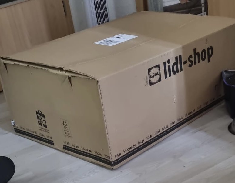 Ripperx_'s tweet photo. @lidl ist das eigentlich euer Ernst? Für eine 100cm Markierwasserwaage so ein Karton? https://t.co/5SxKoFCVIg
