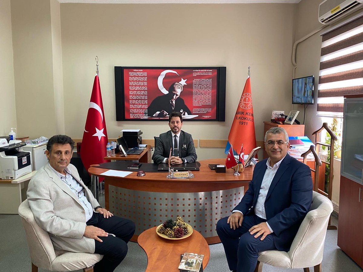 -İzmir Kız Lisesi
-Konak Halk Eğitim Merkezi 
-Konak Namık Kemal İlkokulu’nu ziyaret ederek Öğretmenlik Meslek Kanunu, 
eğitim çalışanlarının talep ve beklentiler konularında istişarelerde bulunduk.
#Ebsİzmir1