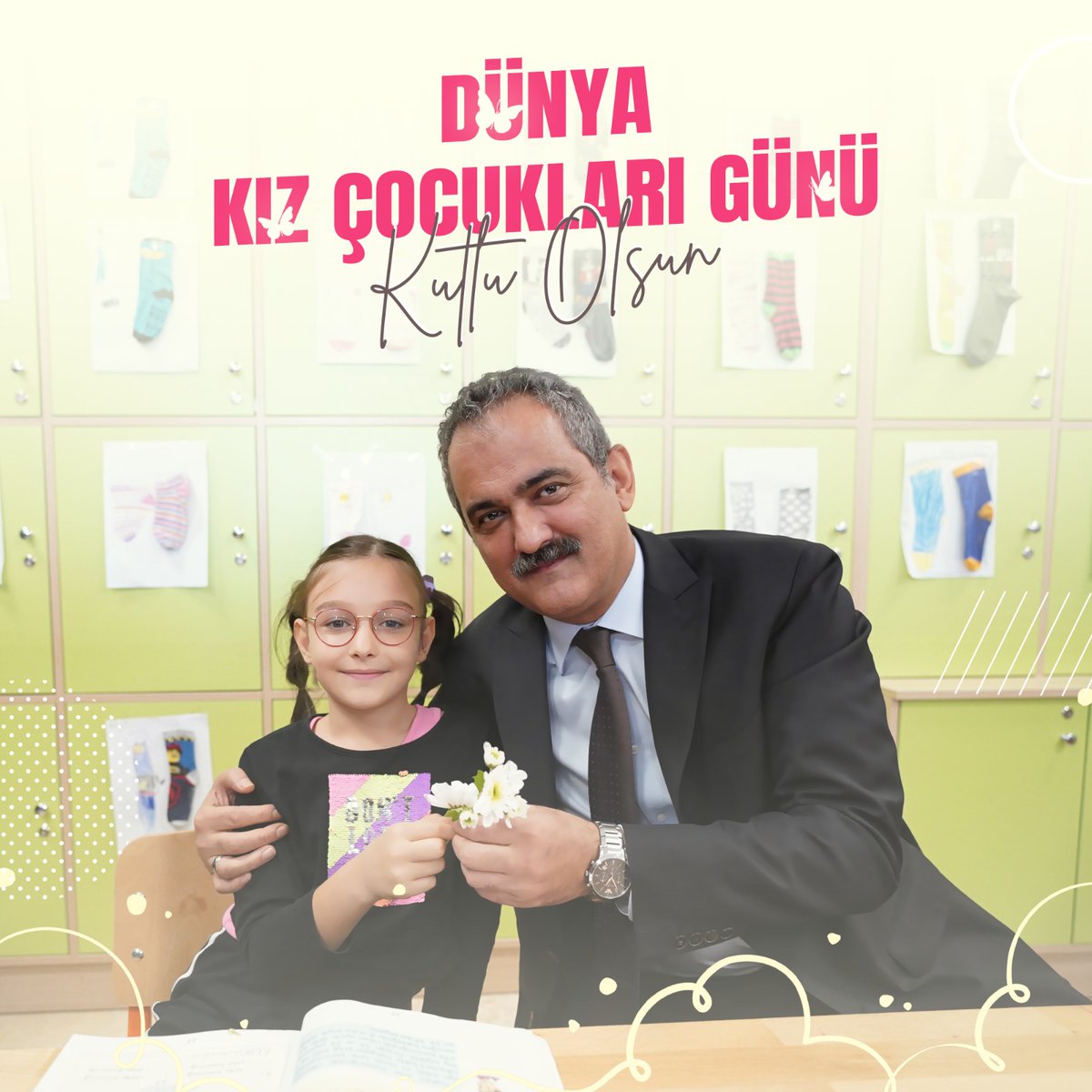 Kız çocuklarımızın son yirmi yıldaki yüzde 95'e varan okullaşma oranları, yarınlarımızın umudu ve teminatıdır.

Yaşamdaki tüm yolları yan yana yürüdüğümüz kızlarımızla en güzel yarınları birlikte inşa etmeye devam edeceğiz. 

#DünyaKızÇocuklarıGünü