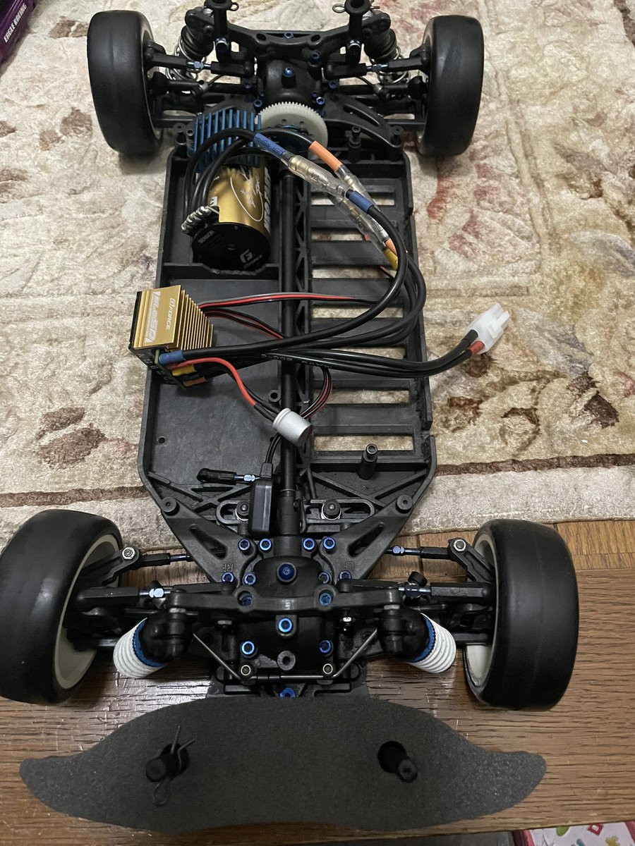 3XCLvs5pEQEdyH3's tweet photo. TC3用のモーター、アンプはOK
あとは、サーボ、受信機
今更ですが、TC3には、今流行りのボンネットの低いボディのりません、
手持ちのこれがギリですね
それと
工具がインチなので荷物が増える😅
最終的には
こちらに積み変えようかと🤔
#GFORCE #TC3 #xray
#シャフト車 #BLC50 https://t.co/X0qGjUBi9k