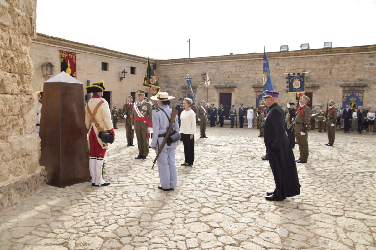 ARIBAL_RV's tweet photo. Representacion de los #ReservistasVoluntarios #ARIBAL hoy en el Castillo de San Carlos del Dique de Poniente del puerto de Palma.

Acto hoy, adelanto por la @COMGEBAL_ET del Día de la Fiesta Nacional

#DFN22 #DiadelaFiestaNacional 
#DíaDeLaHispanidad #12deOctubre
#FuerzasArmadas https://t.co/b3GKgZpNfr