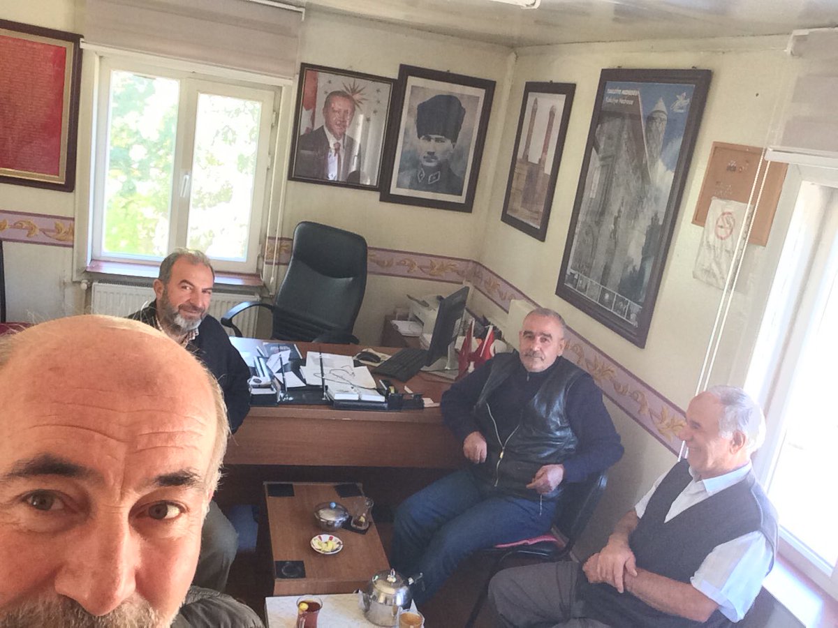 Mahalle Yürütme kurulu üyelerimizle, Sandık başkanlarımızla birebir görüşüp, çalışmalarımızı şekillendirmeye devam ediyoruz. Hayırlara vesile olsun.