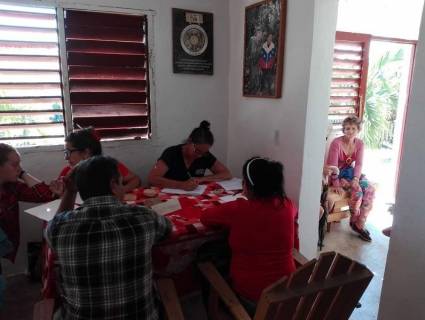 MMarreroCruz's tweet photo. Avanzan las acciones de recuperación en #PinarDelRío tras el paso del #HuracánIan.
Es necesario acelerar los trámites asociados a la vivienda, solucionar las afectaciones eléctricas, con el suministro de agua y la elaboración de alimentos.
#TodosJuntos #SaldremosAdelante https://t.co/yBVDn6NiJ7